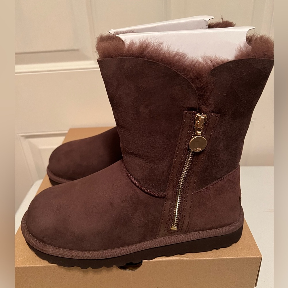NEW UGG Bailey Short Boot (Women)